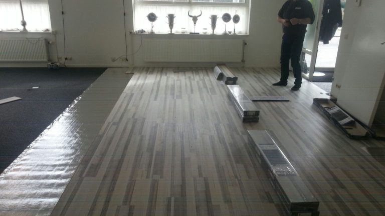 Resultaat van het project Douwes Dekker Drijfhout Grijs 80 m² gelegd