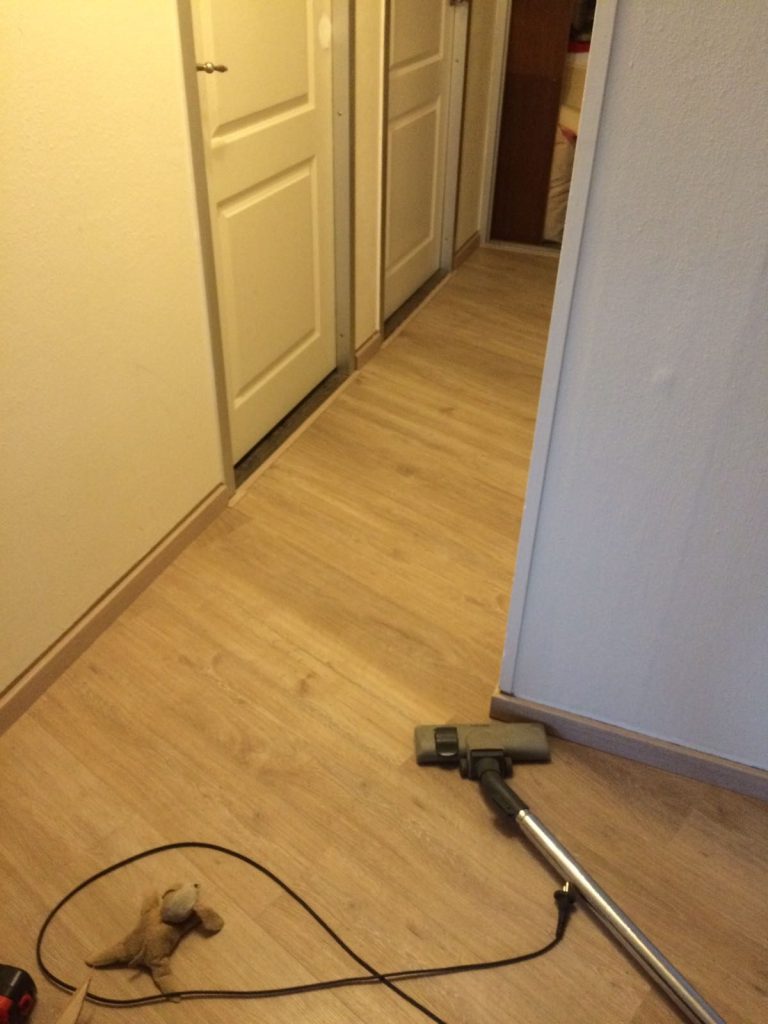 Resultaat van het project Eurohome Khaki Oak all-in laminaatvloer — foto 5